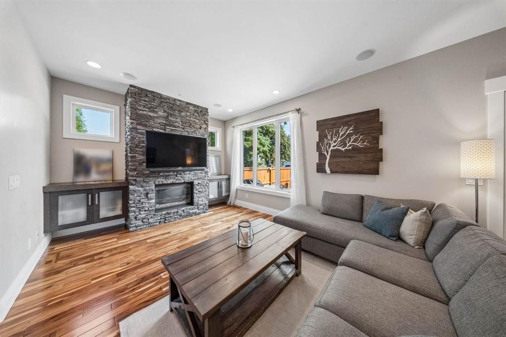 3302 39 Street Sw, Calgary, AB