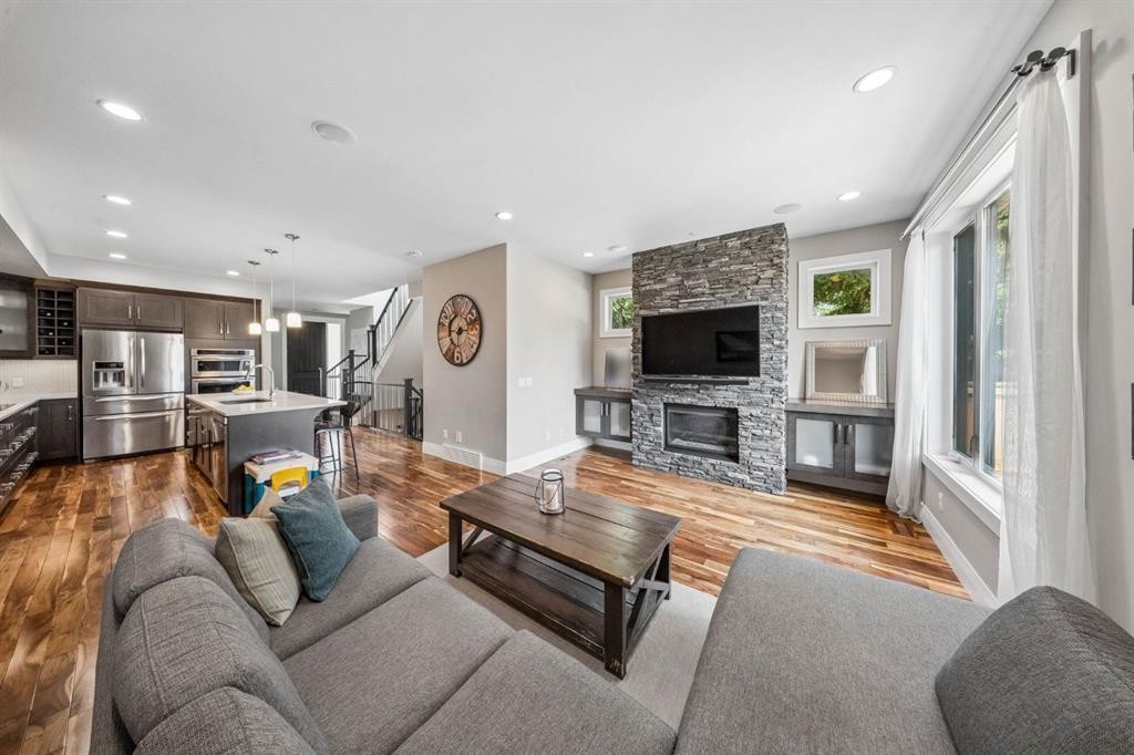 3302 39 Street Sw, Calgary, AB