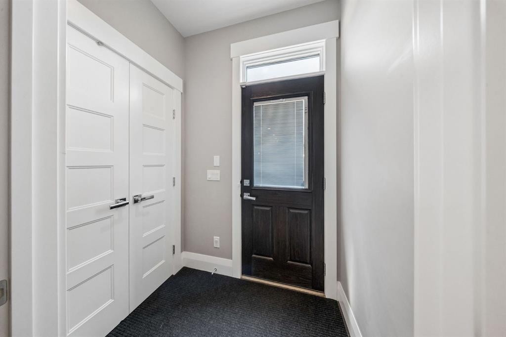 3302 39 Street Sw, Calgary, AB
