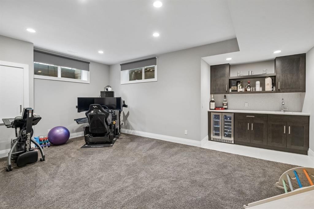 3302 39 Street Sw, Calgary, AB