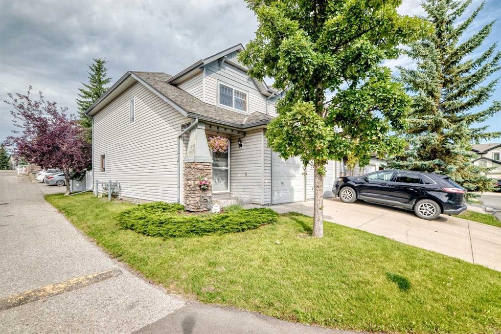 20 Everstone Place Sw, Calgary, AB - Outdoor