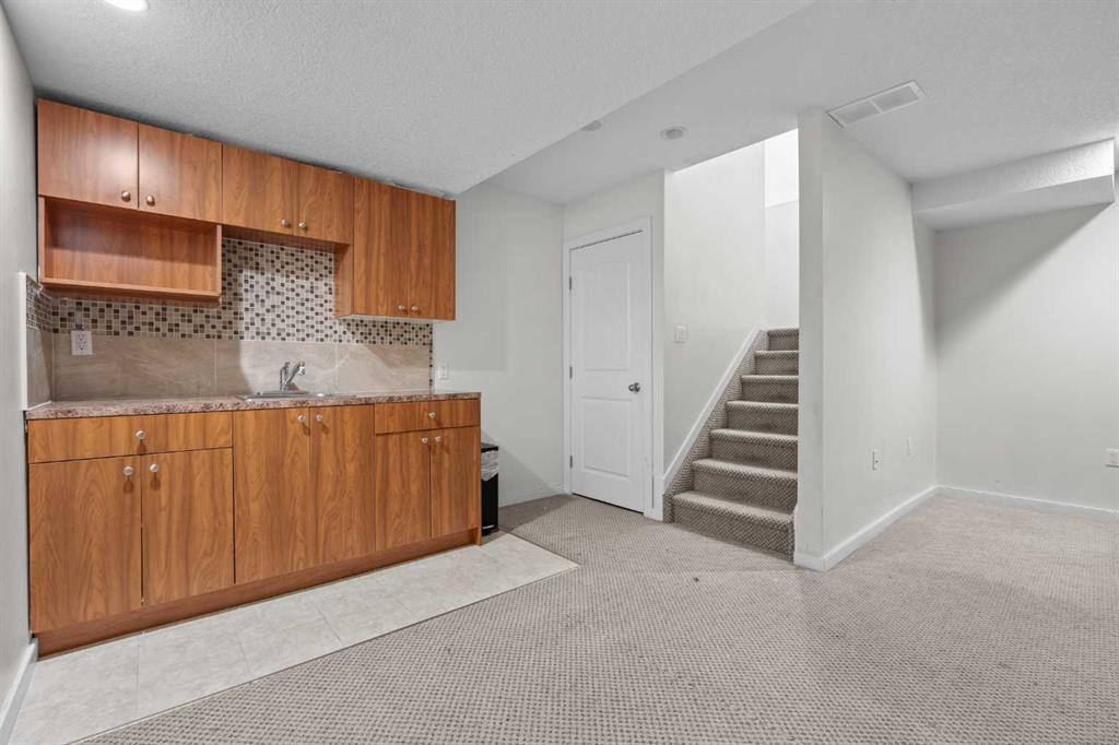 303 Saddlebrook Way Ne, Calgary, AB