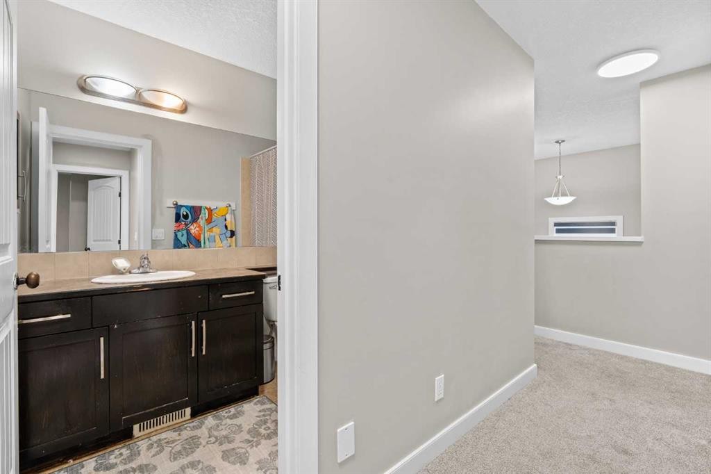 303 Saddlebrook Way Ne, Calgary, AB