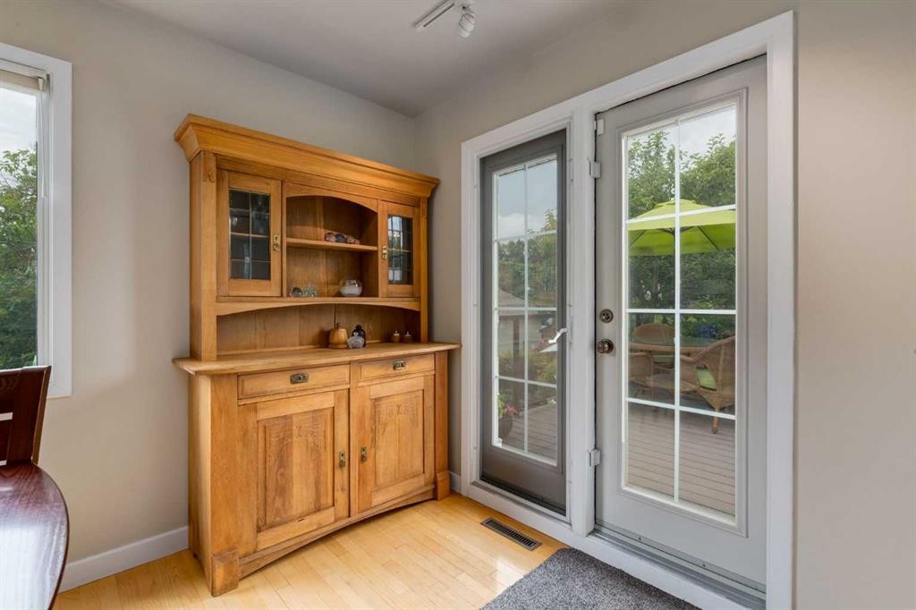 4903 Carney Road Nw, Calgary, AB - Indoor Photo Showing Other Room