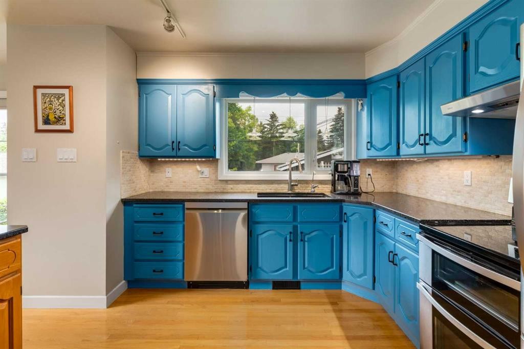 4903 Carney Road Nw, Calgary, AB - Indoor Photo Showing Kitchen