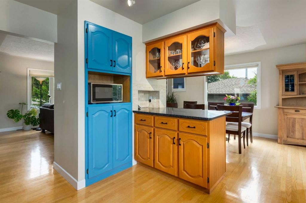 4903 Carney Road Nw, Calgary, AB - Indoor Photo Showing Kitchen