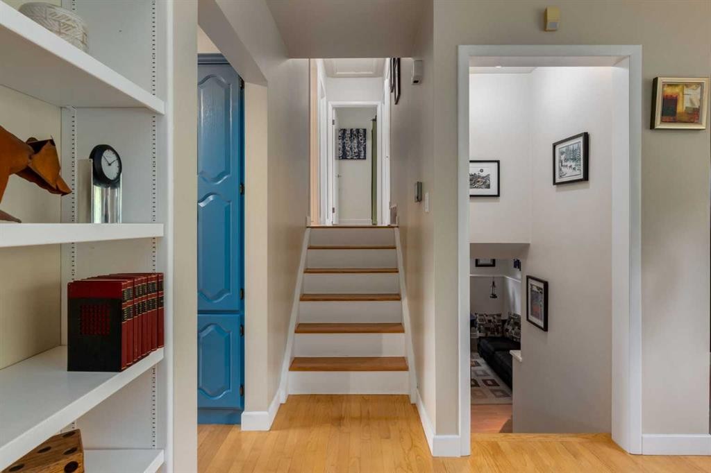 4903 Carney Road Nw, Calgary, AB - Indoor Photo Showing Other Room