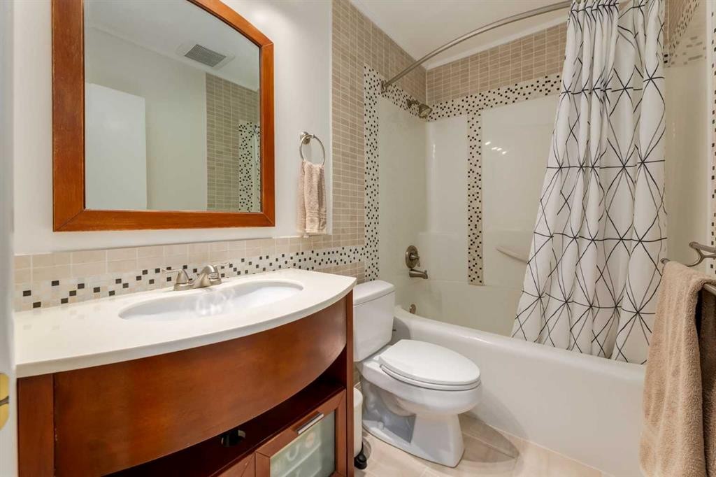 4903 Carney Road Nw, Calgary, AB - Indoor Photo Showing Bathroom