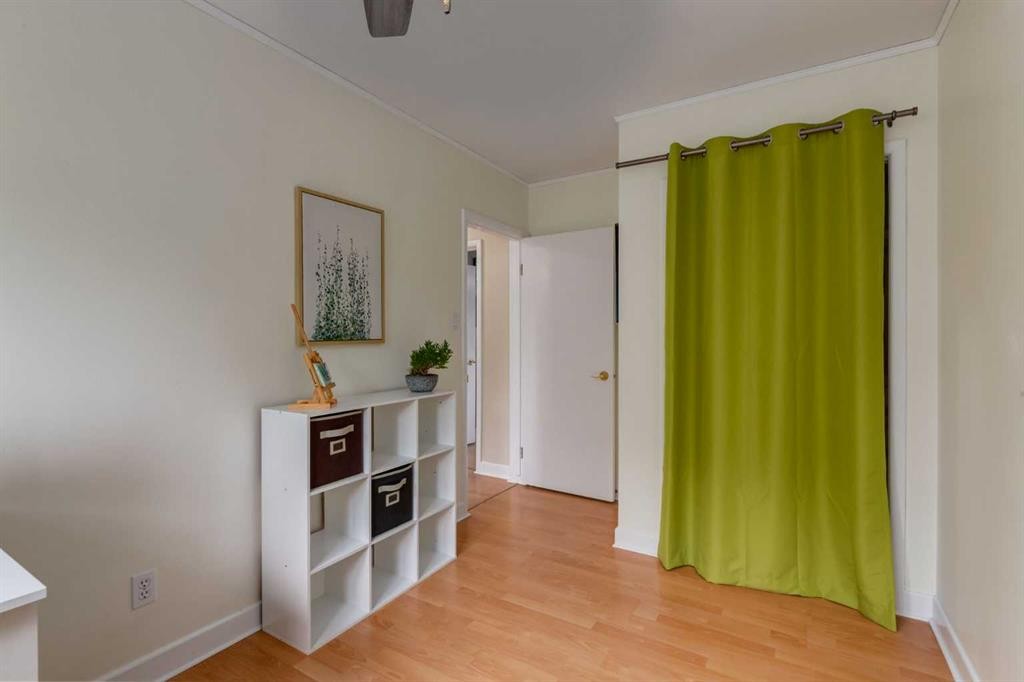 4903 Carney Road Nw, Calgary, AB - Indoor Photo Showing Other Room