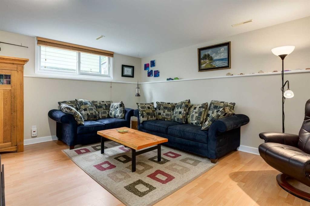 4903 Carney Road Nw, Calgary, AB - Indoor Photo Showing Living Room