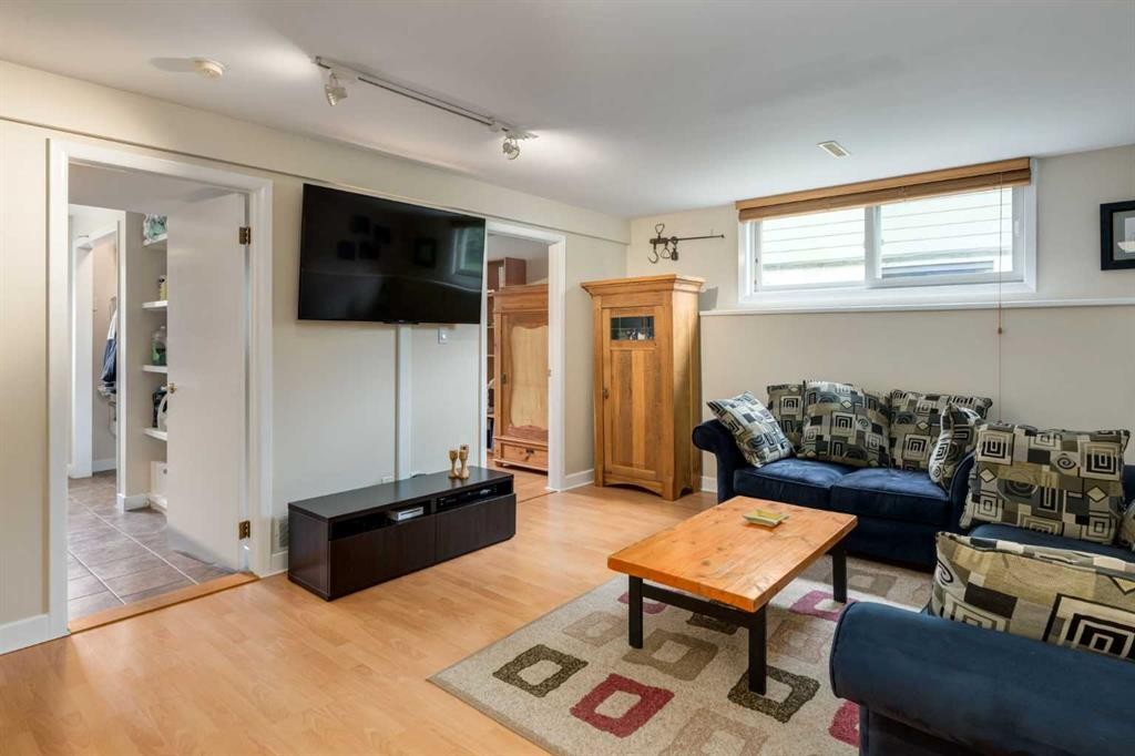 4903 Carney Road Nw, Calgary, AB - Indoor Photo Showing Living Room
