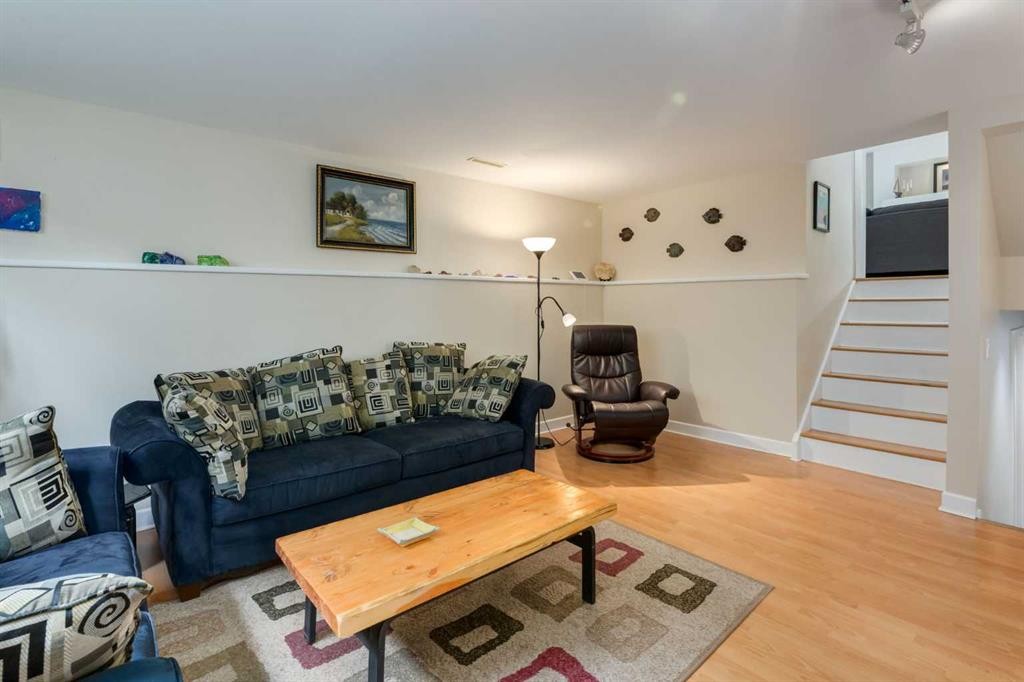 4903 Carney Road Nw, Calgary, AB - Indoor Photo Showing Living Room
