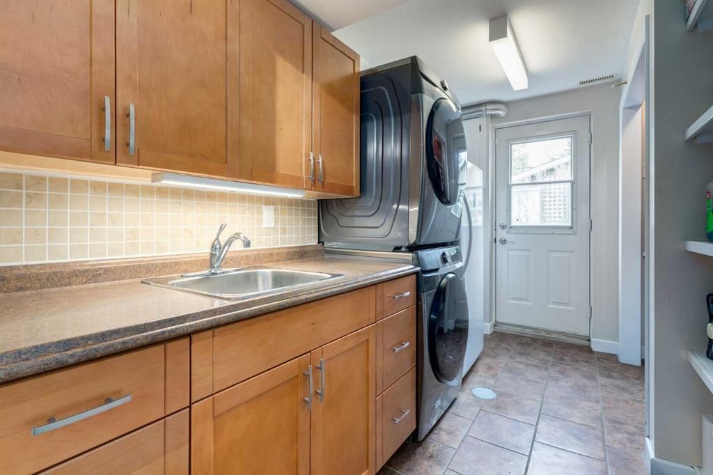 4903 Carney Road Nw, Calgary, AB - Indoor Photo Showing Other Room