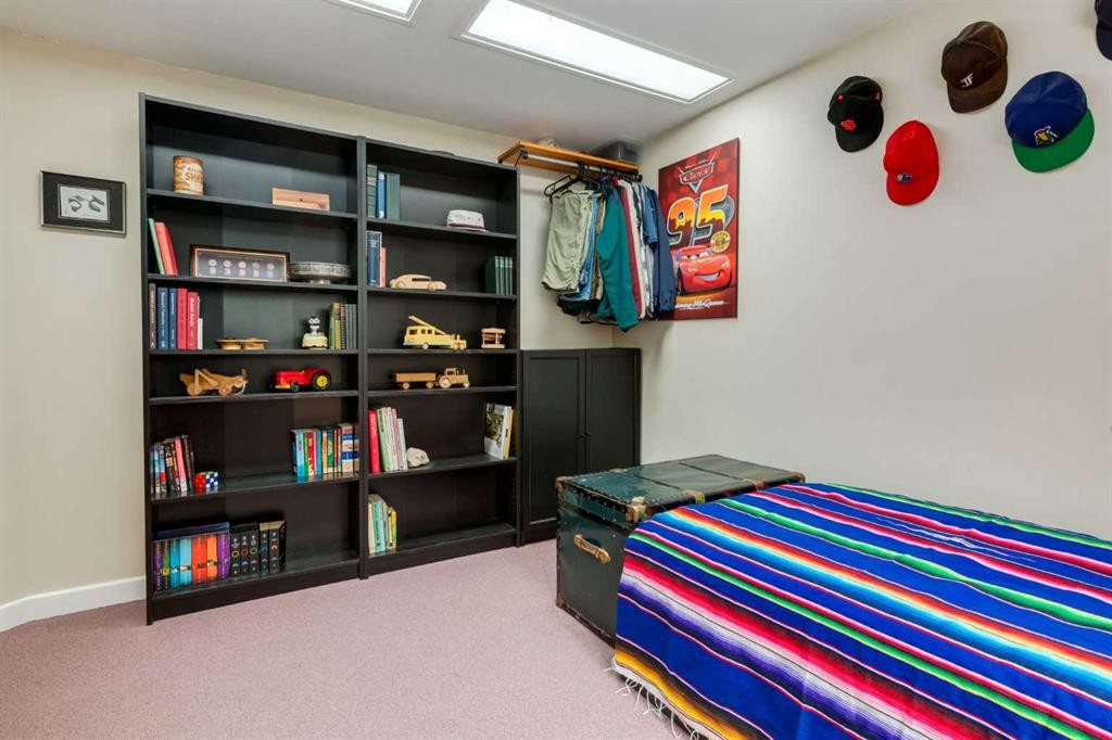 4903 Carney Road Nw, Calgary, AB - Indoor Photo Showing Other Room