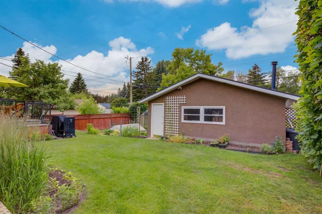 4903 Carney Road Nw, Calgary, AB - Outdoor