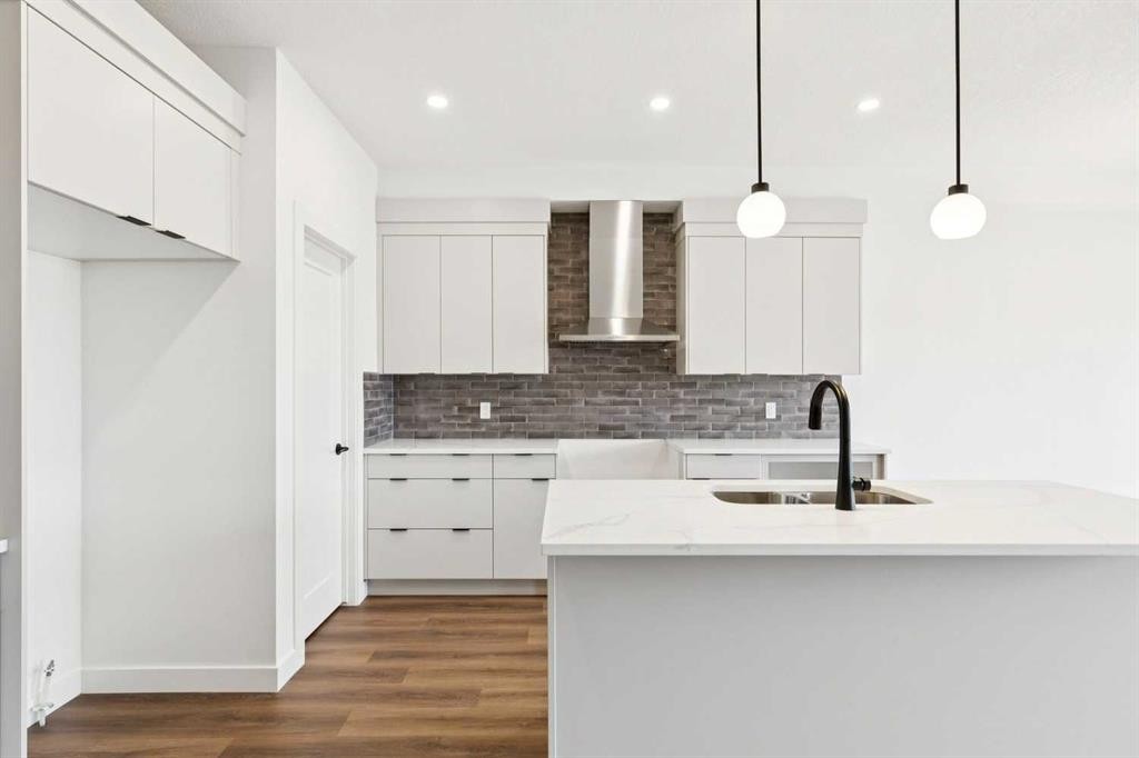 69 Heritage Park, Cochrane, AB - Indoor Photo Showing Kitchen With Upgraded Kitchen