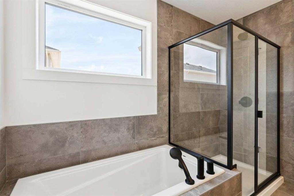 69 Heritage Park, Cochrane, AB - Indoor Photo Showing Bathroom