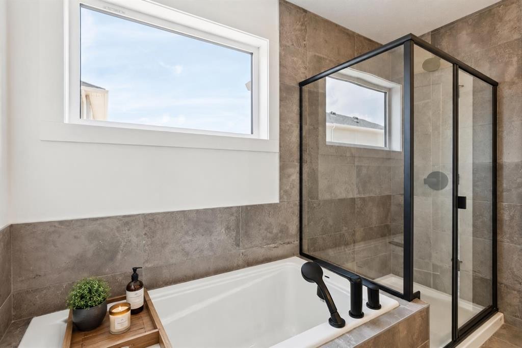 69 Heritage Park, Cochrane, AB - Indoor Photo Showing Bathroom