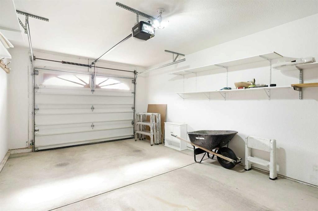 4014 Shannon Drive, Olds, AB - Indoor Photo Showing Garage