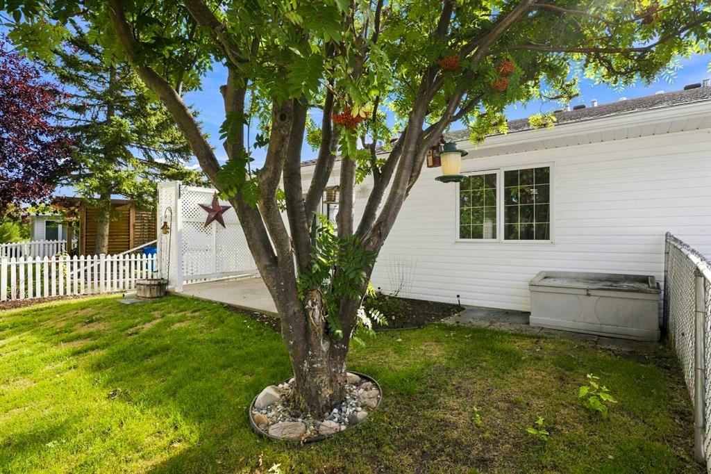 4014 Shannon Drive, Olds, AB - Outdoor
