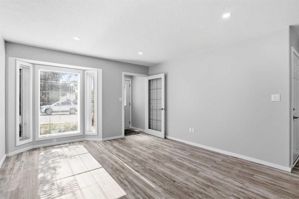 4014 Shannon Drive, Olds, AB - Indoor Photo Showing Other Room