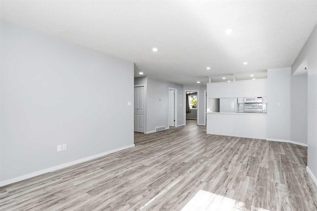 4014 Shannon Drive, Olds, AB - Indoor Photo Showing Other Room