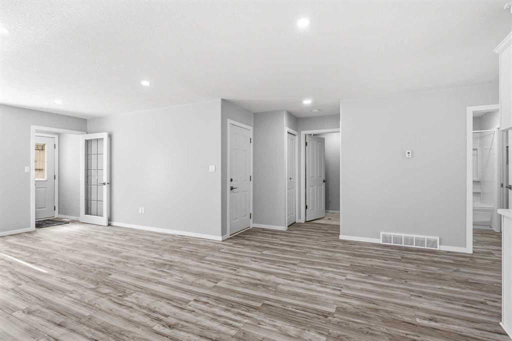 4014 Shannon Drive, Olds, AB - Indoor Photo Showing Other Room