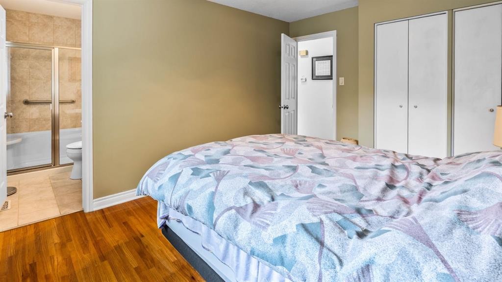 1027 Lake Sylvan Drive Se, Calgary, AB - Indoor Photo Showing Bedroom