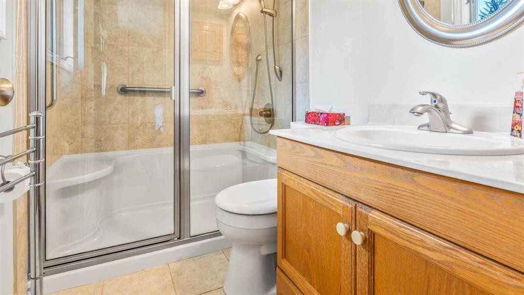 1027 Lake Sylvan Drive Se, Calgary, AB - Indoor Photo Showing Bathroom