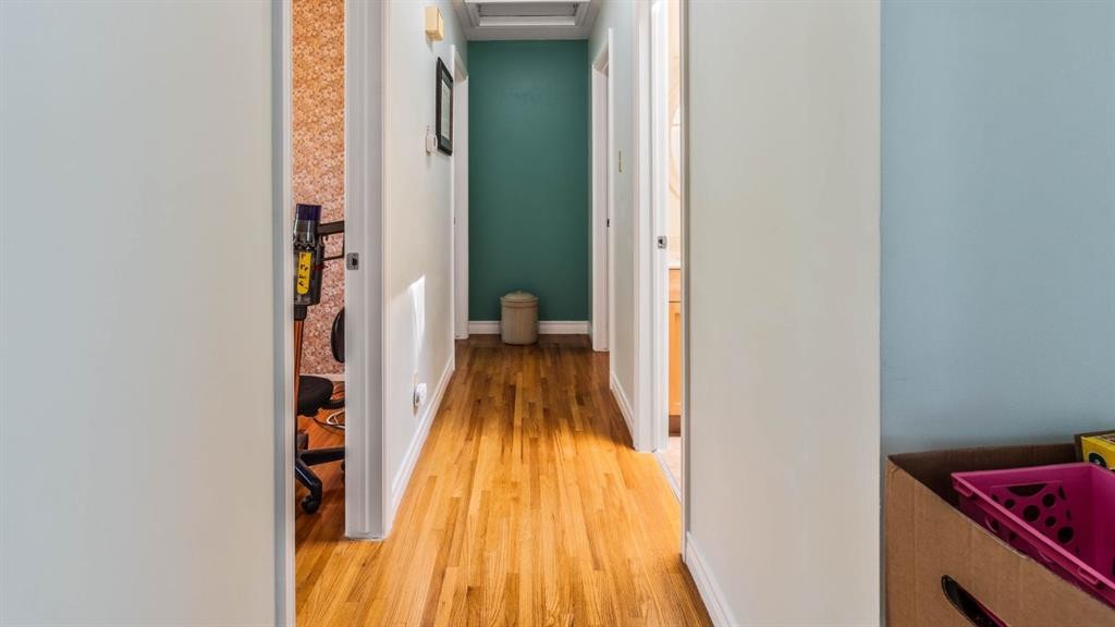 1027 Lake Sylvan Drive Se, Calgary, AB - Indoor Photo Showing Other Room