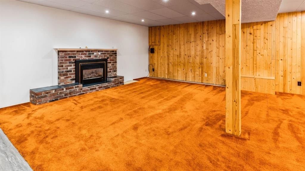 1027 Lake Sylvan Drive Se, Calgary, AB - Indoor With Fireplace