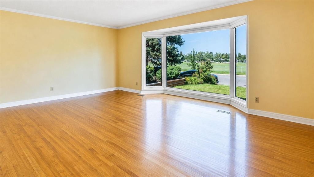 1027 Lake Sylvan Drive Se, Calgary, AB - Indoor Photo Showing Other Room