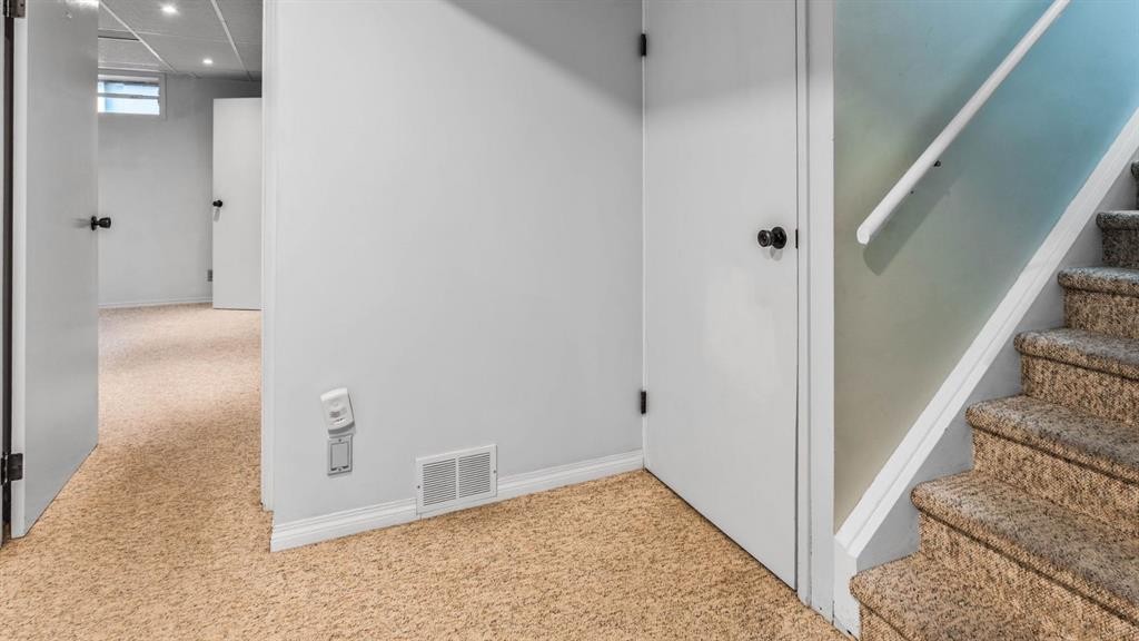 1027 Lake Sylvan Drive Se, Calgary, AB - Indoor Photo Showing Other Room