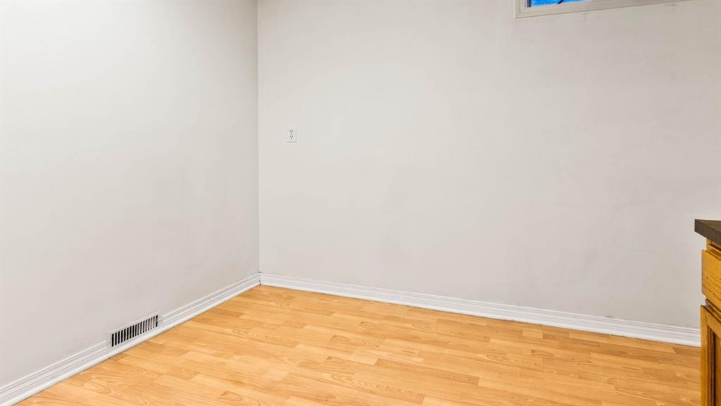 1027 Lake Sylvan Drive Se, Calgary, AB - Indoor Photo Showing Other Room