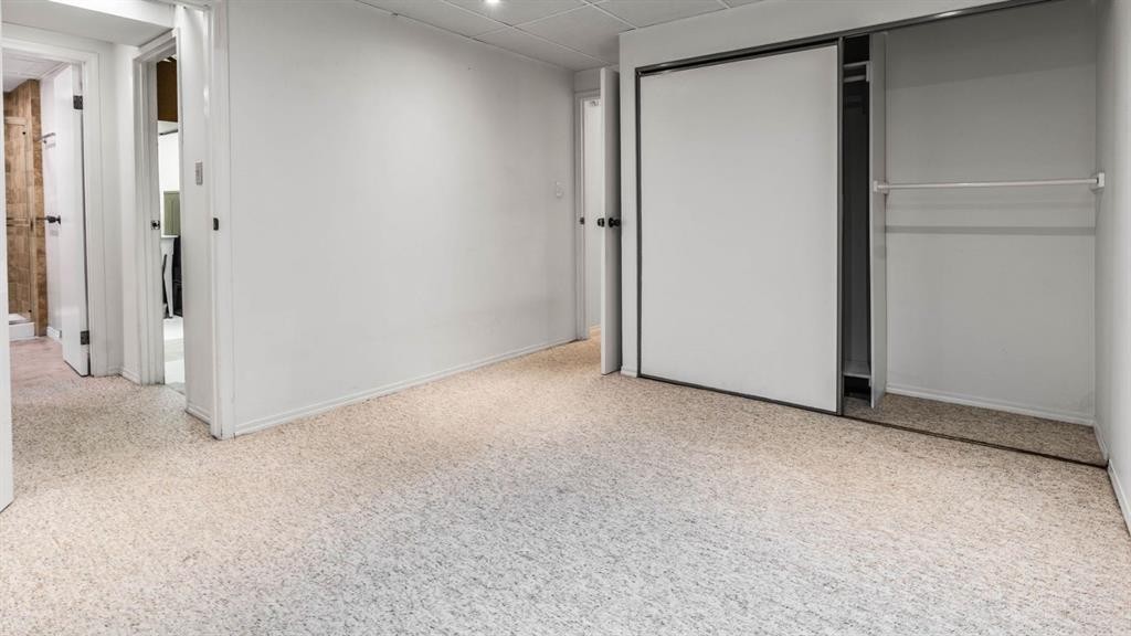 1027 Lake Sylvan Drive Se, Calgary, AB - Indoor Photo Showing Other Room