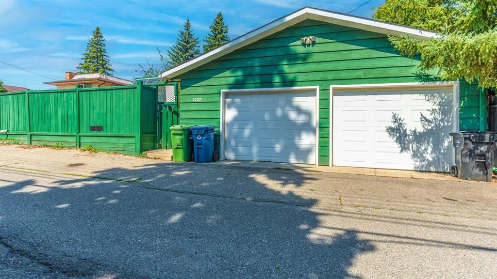 1027 Lake Sylvan Drive Se, Calgary, AB - Outdoor