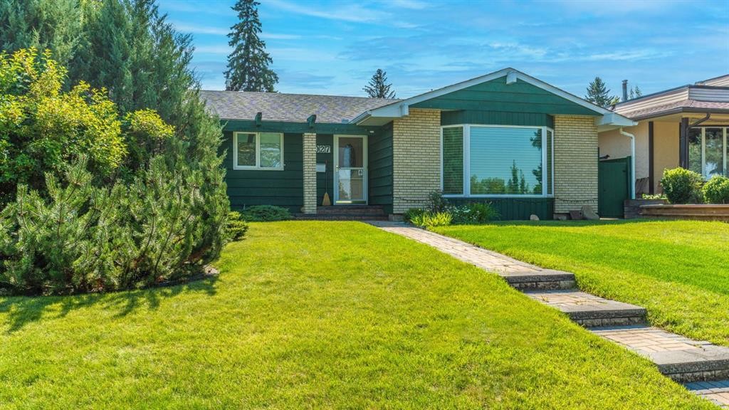 1027 Lake Sylvan Drive Se, Calgary, AB - Outdoor