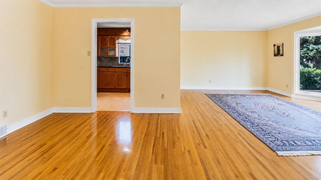 1027 Lake Sylvan Drive Se, Calgary, AB - Indoor Photo Showing Other Room