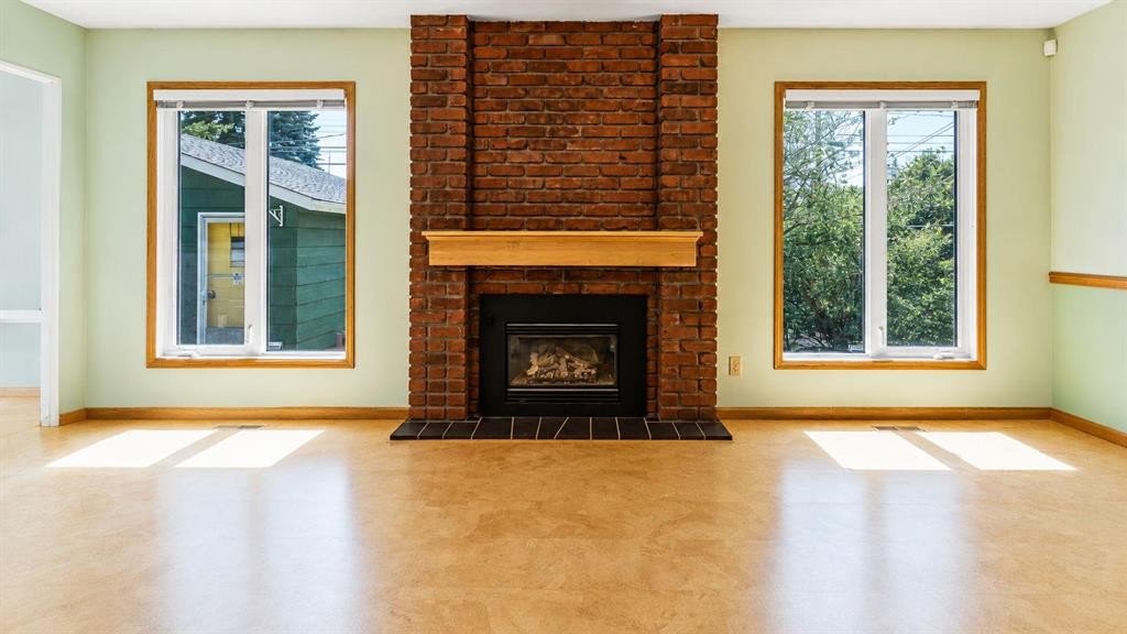 1027 Lake Sylvan Drive Se, Calgary, AB - Indoor Photo Showing Living Room With Fireplace