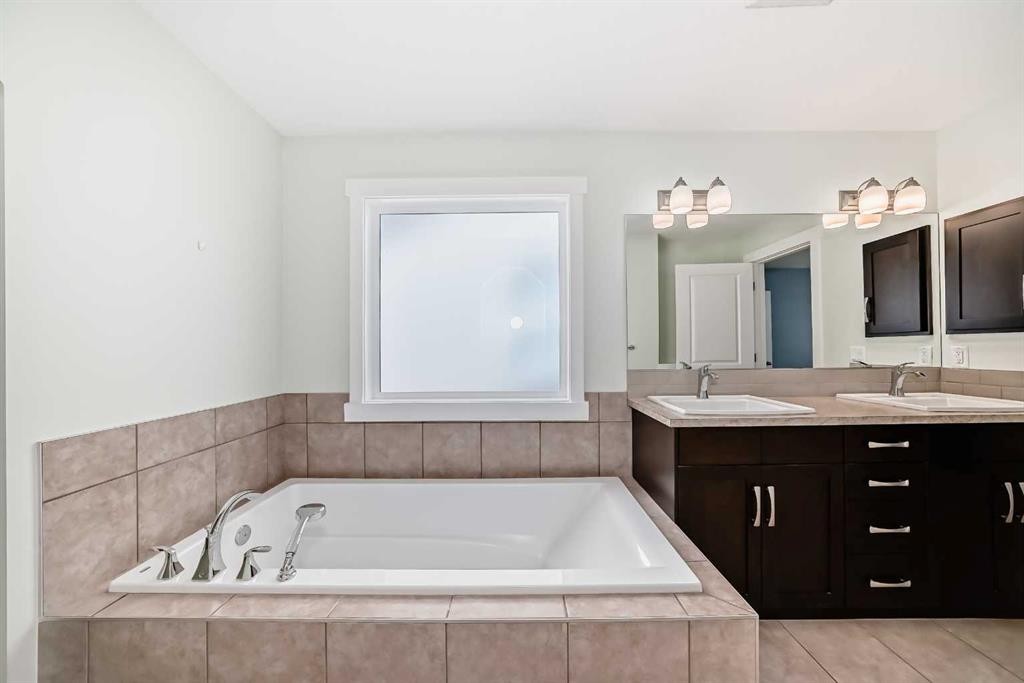 112 Chaparral Valley View Se, Calgary, AB - Indoor Photo Showing Bathroom