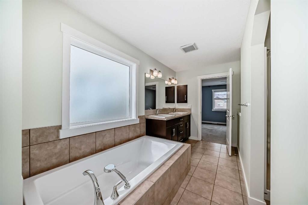 112 Chaparral Valley View Se, Calgary, AB - Indoor Photo Showing Bathroom