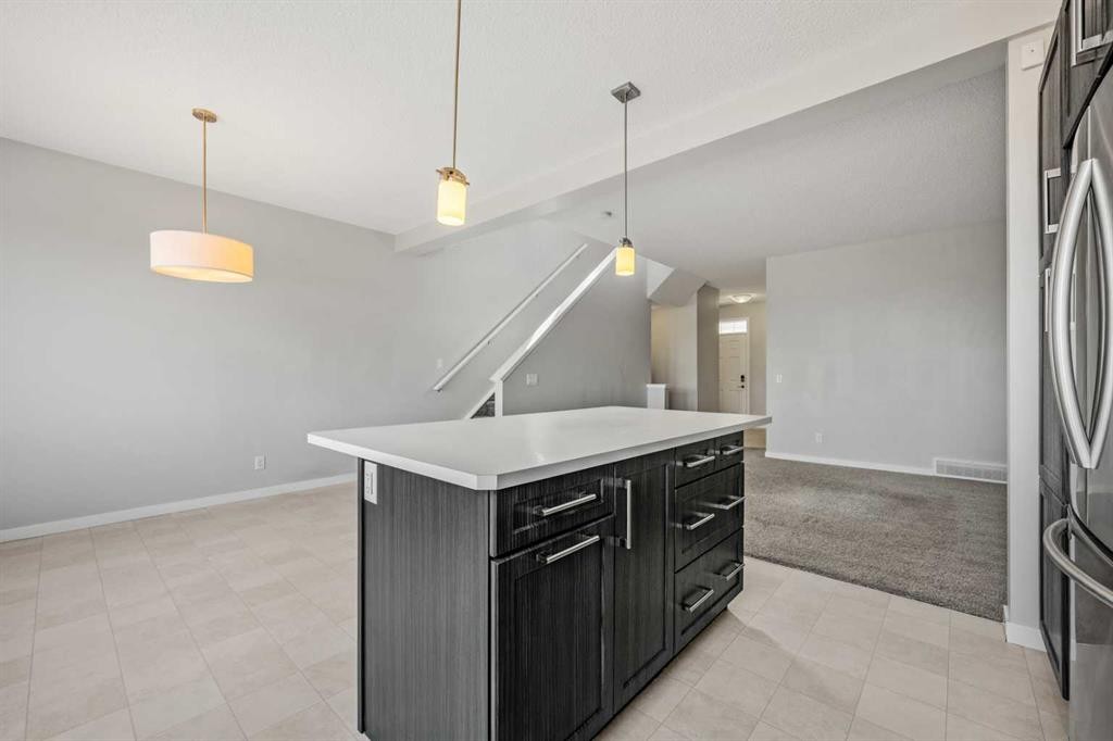 244 Sundown View, Cochrane, AB - Indoor Photo Showing Kitchen