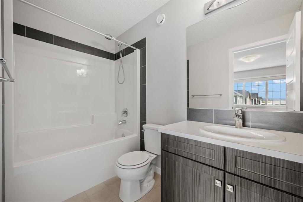 244 Sundown View, Cochrane, AB - Indoor Photo Showing Bathroom