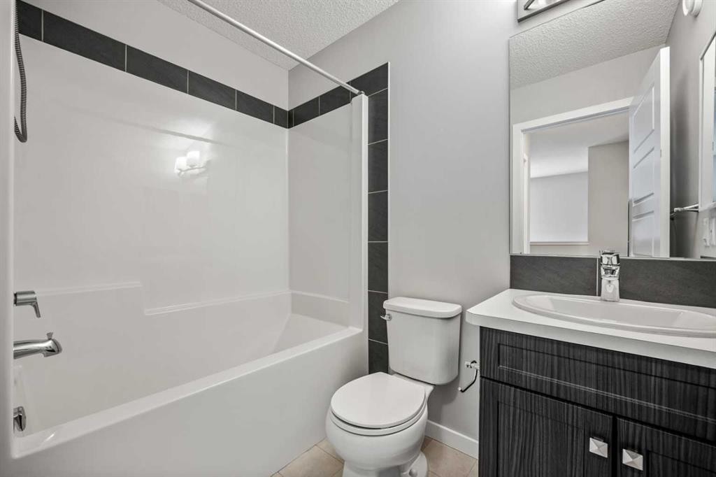 244 Sundown View, Cochrane, AB - Indoor Photo Showing Bathroom