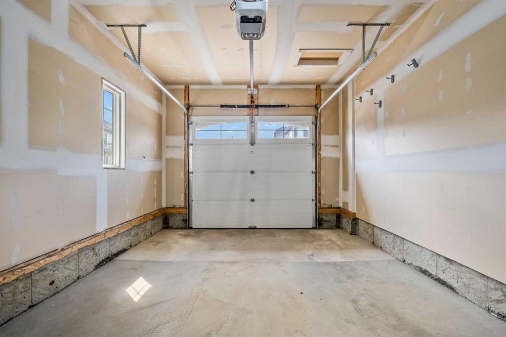 244 Sundown View, Cochrane, AB - Indoor Photo Showing Garage