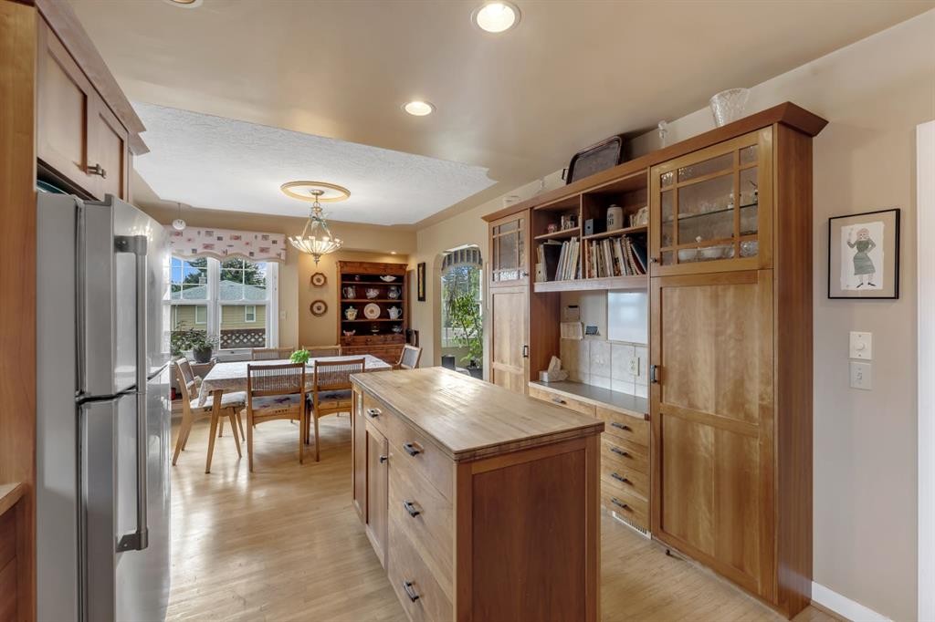 2204 Halifax Crescent Nw, Calgary, AB - Indoor