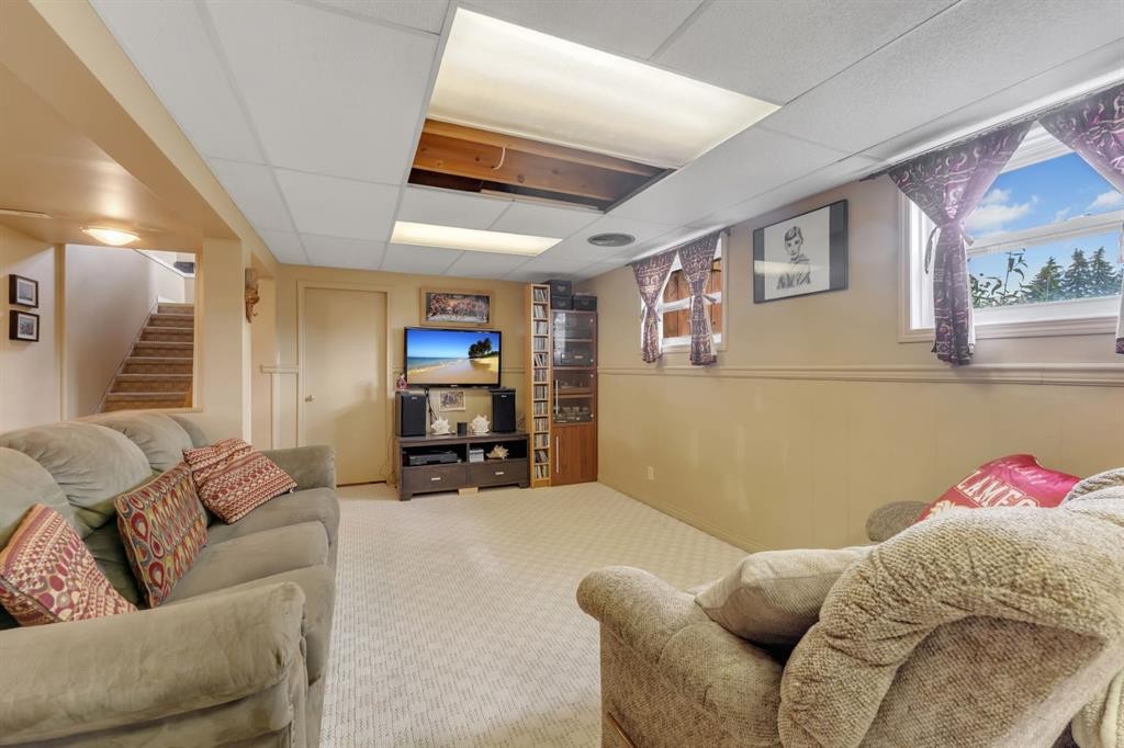 2204 Halifax Crescent Nw, Calgary, AB - Indoor