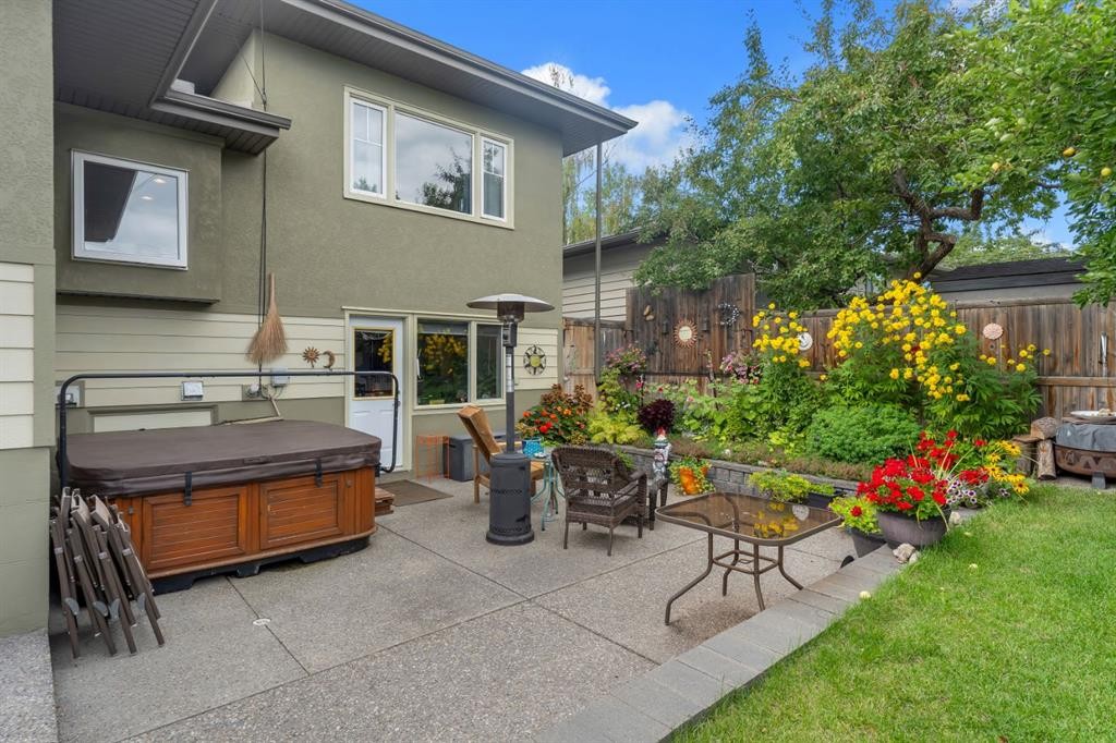 2204 Halifax Crescent Nw, Calgary, AB - Outdoor With Exterior