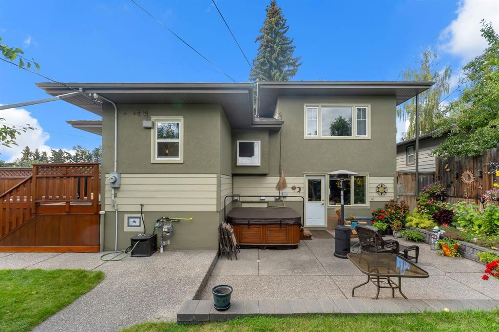 2204 Halifax Crescent Nw, Calgary, AB - Outdoor With Exterior