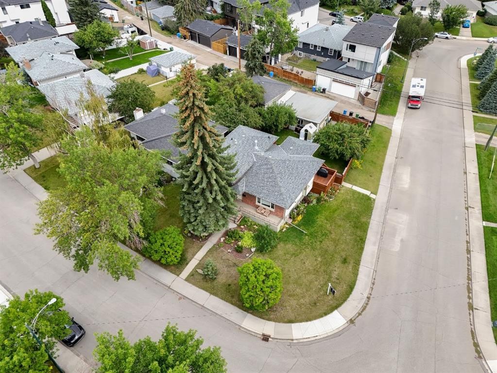 2204 Halifax Crescent Nw, Calgary, AB - Outdoor With View